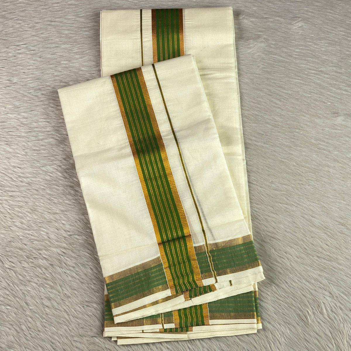 Kashi Kerala Kasavu Mundu with Green &and Golden Zari Border. 🌿✨