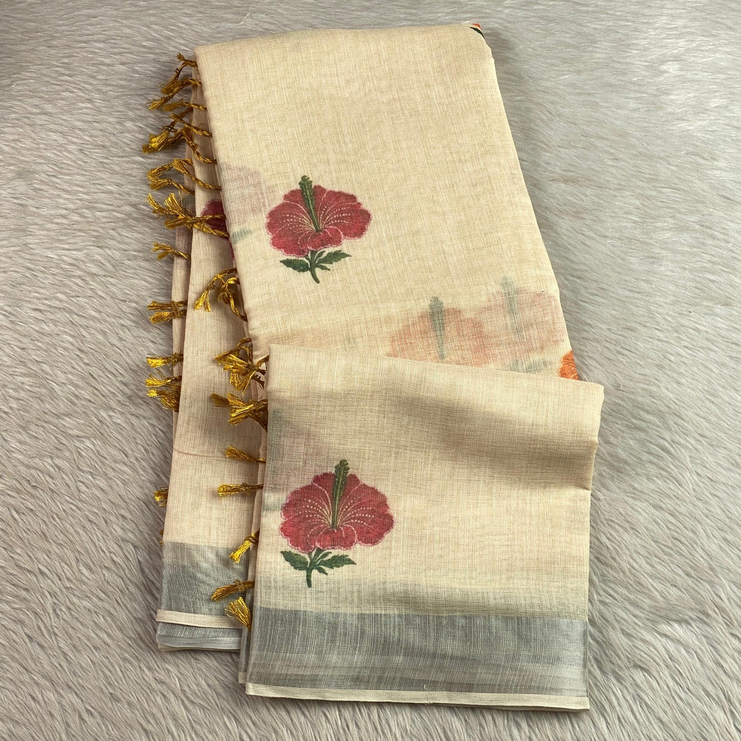 Chembaruthi Semi Linen Saree