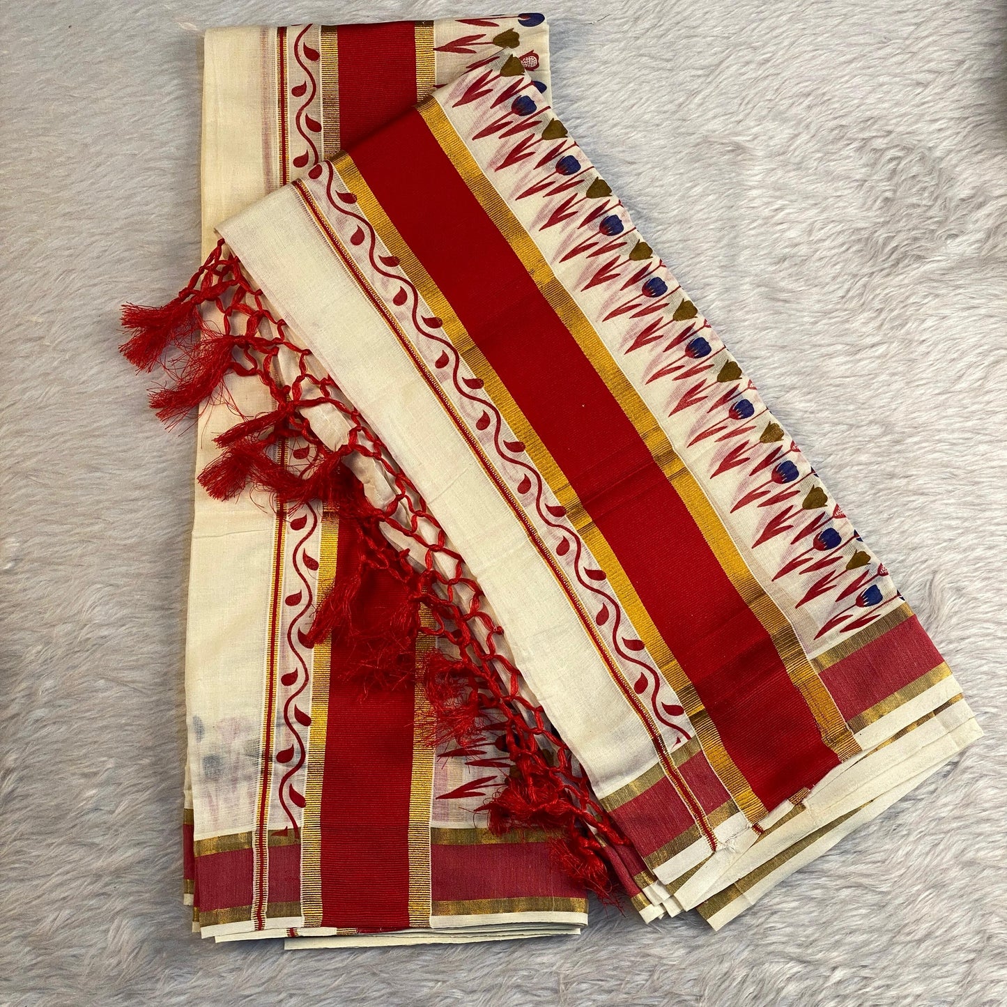 Classic Kerala Floral Print Saree with Tassels Red