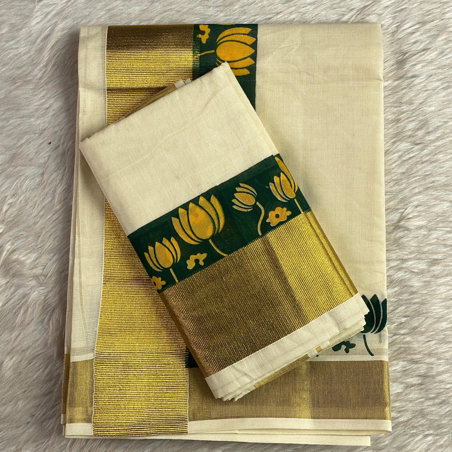 Cotton Set Mund with Green and Golden Lotus Border