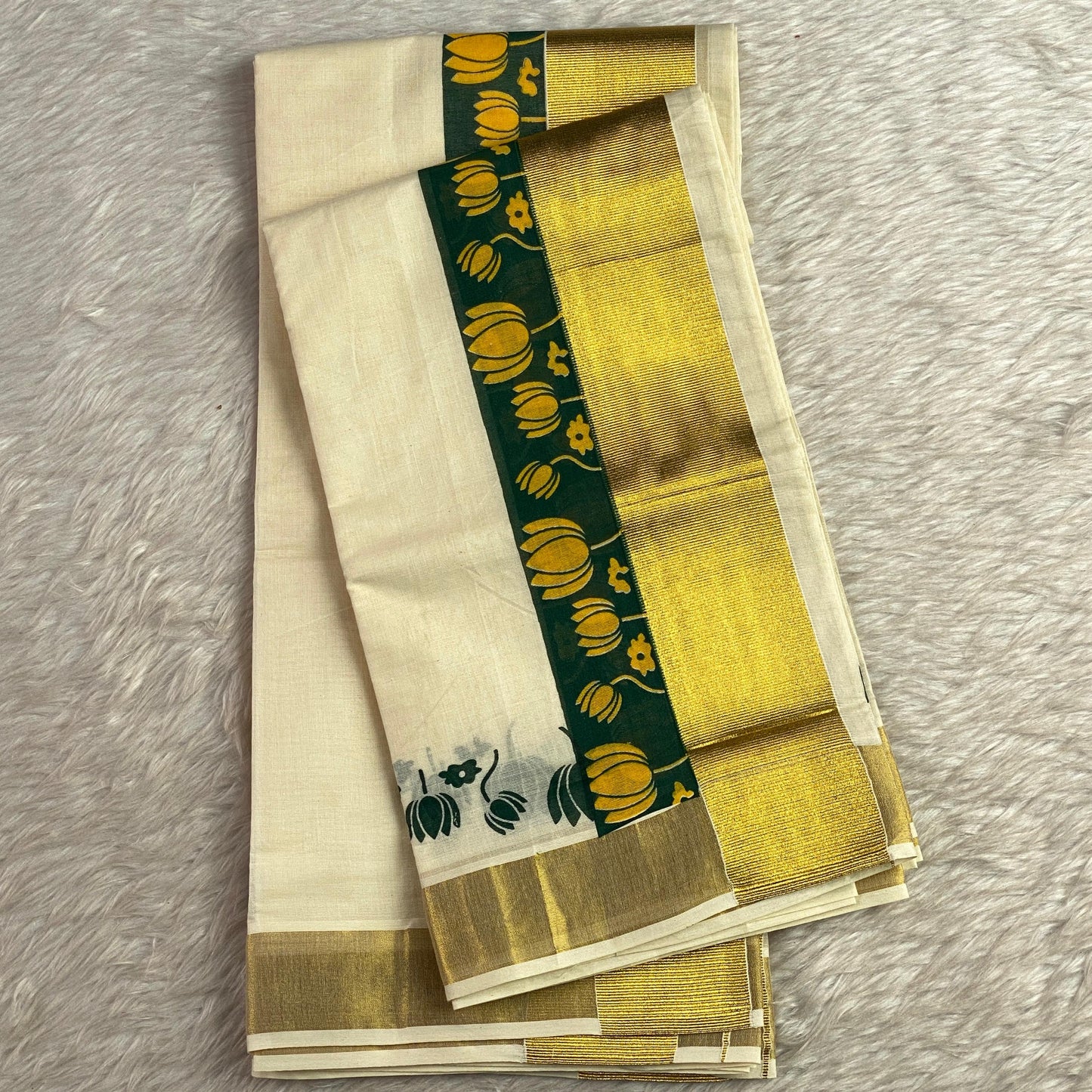 Cotton Set Mund with Green and Golden Lotus Border