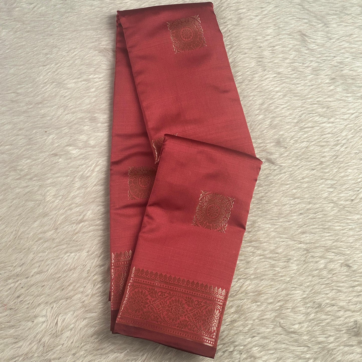 Seetha Soft Silk Sareewith Square Design Red