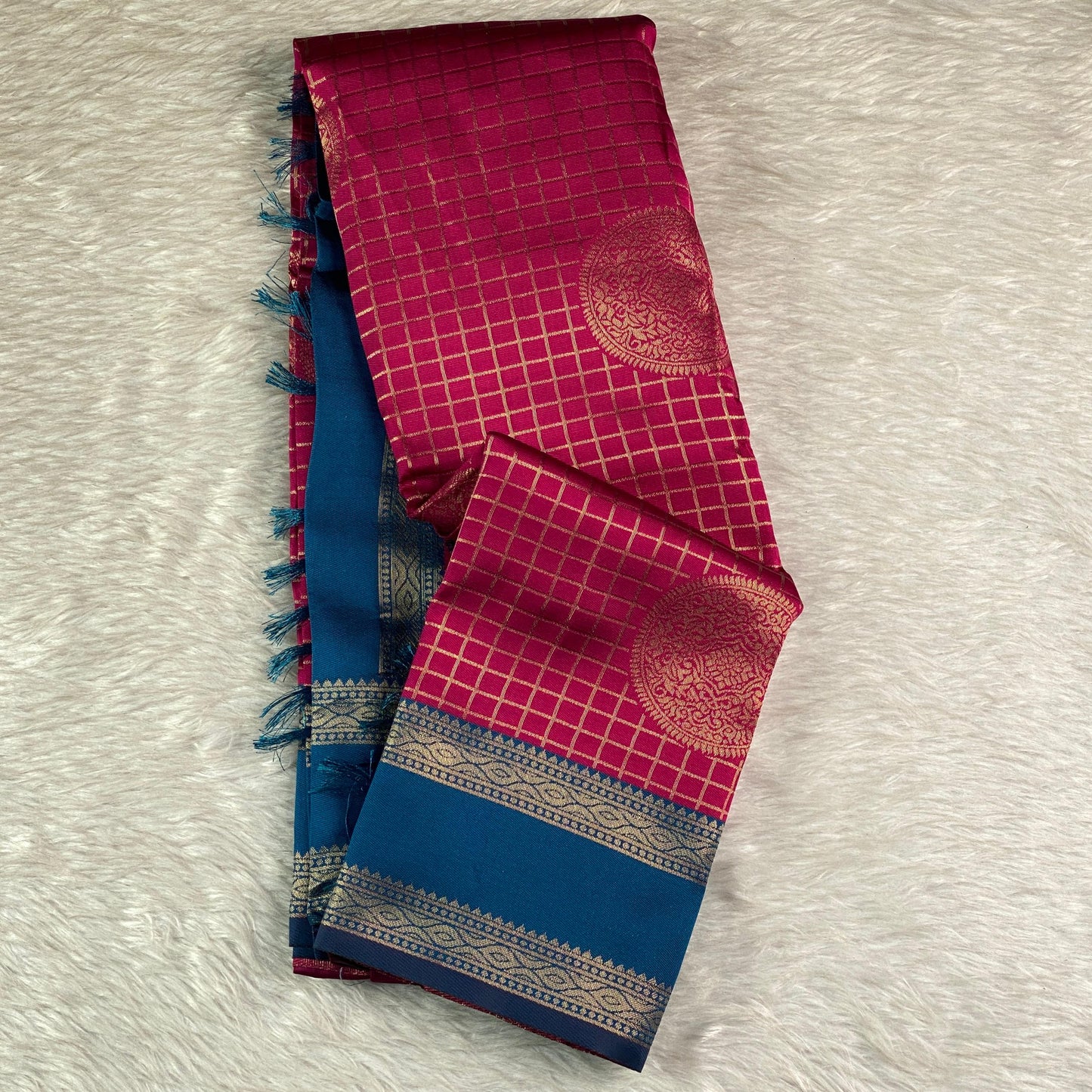 Thrithya Gaddu Silk Checks Saree Pink