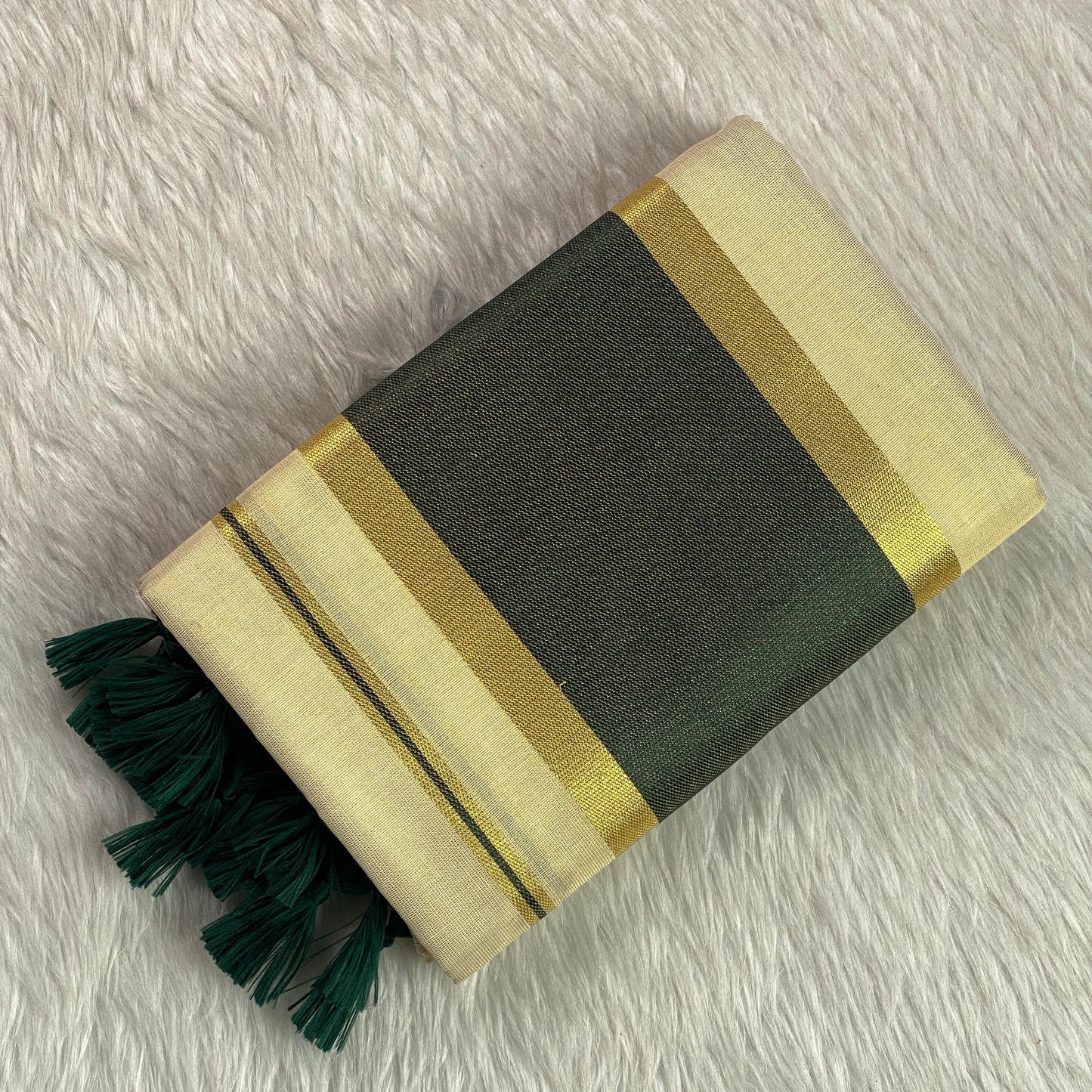 Chothi Set Mund with Green Border