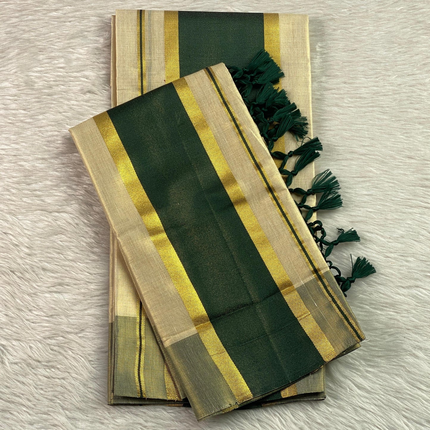 Chothi Set Mund with Green Border