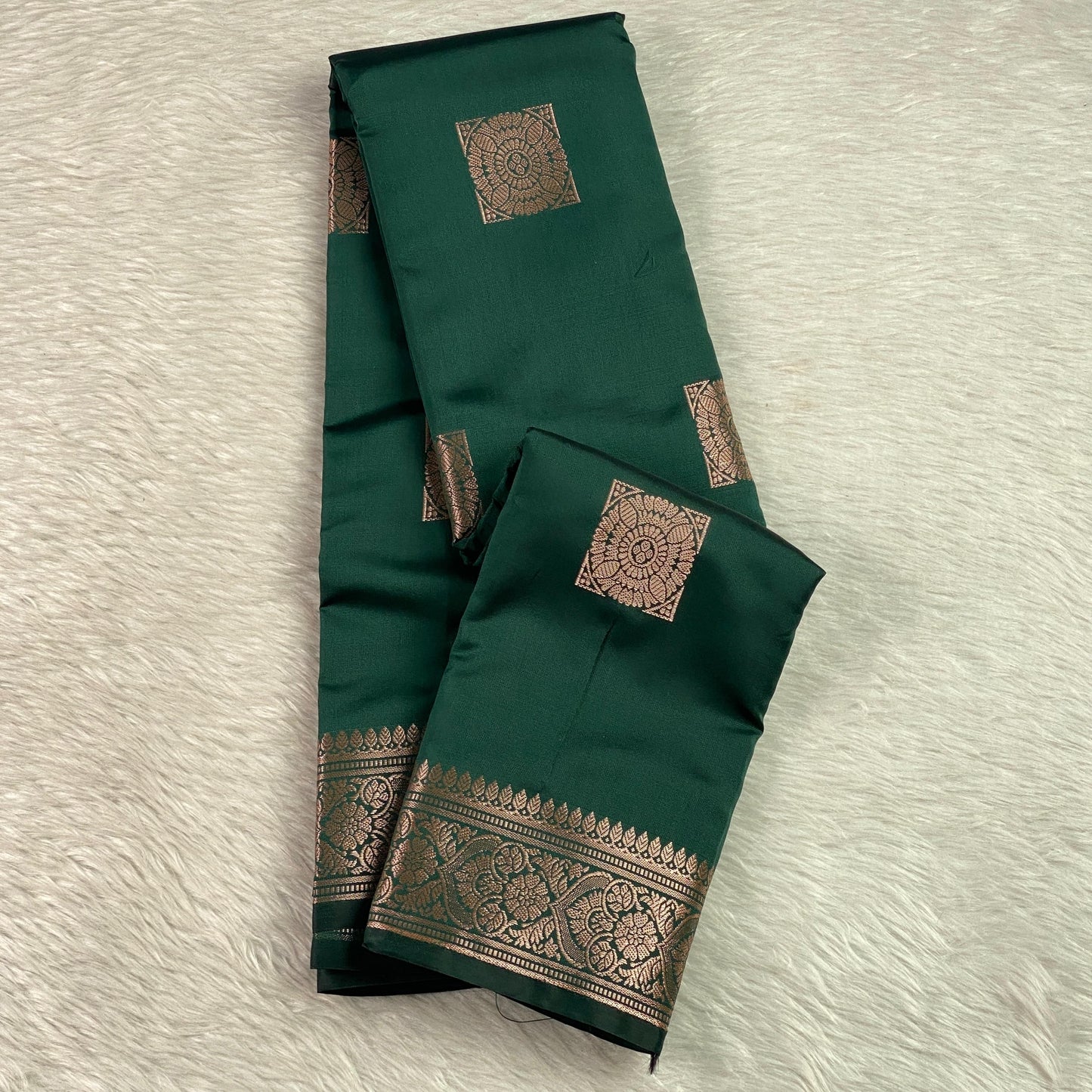 Seetha Soft Silk Sareewith Square Design Dark Green