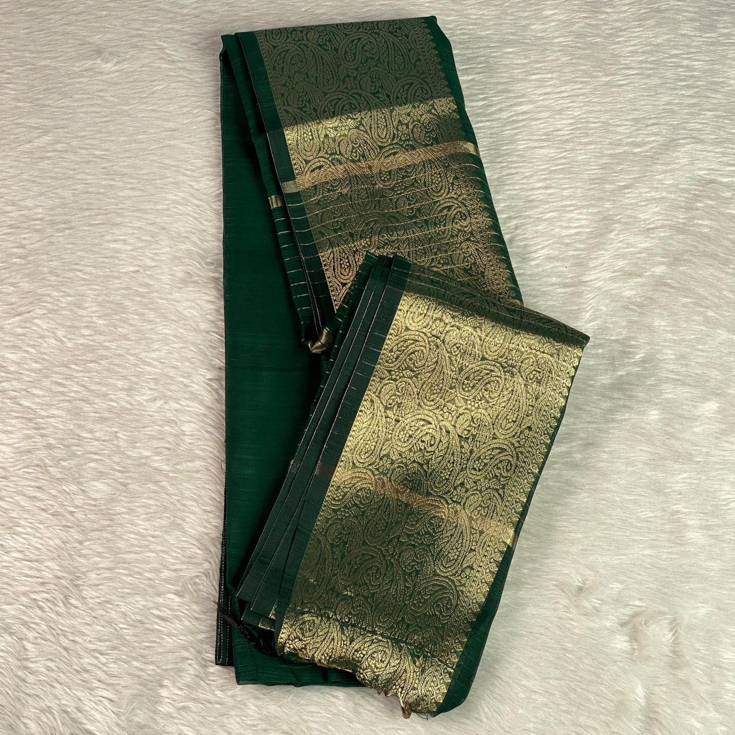 Jaani Semi Linen Saree with Golden Kasavu