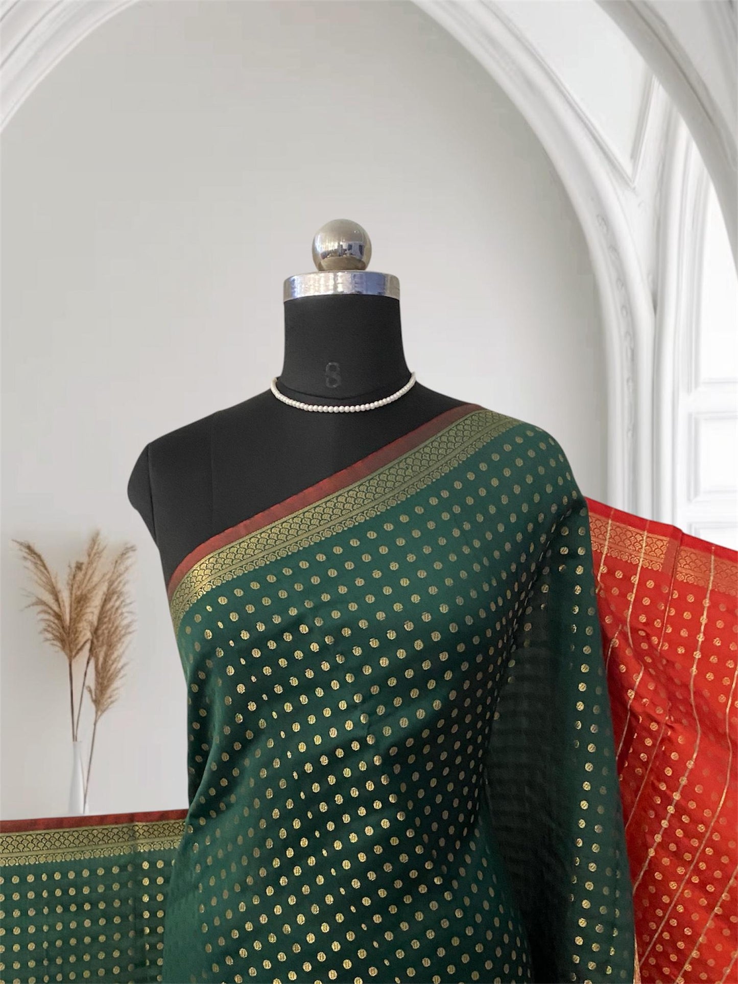 Priya Banarasi Butti Silk Saree Green