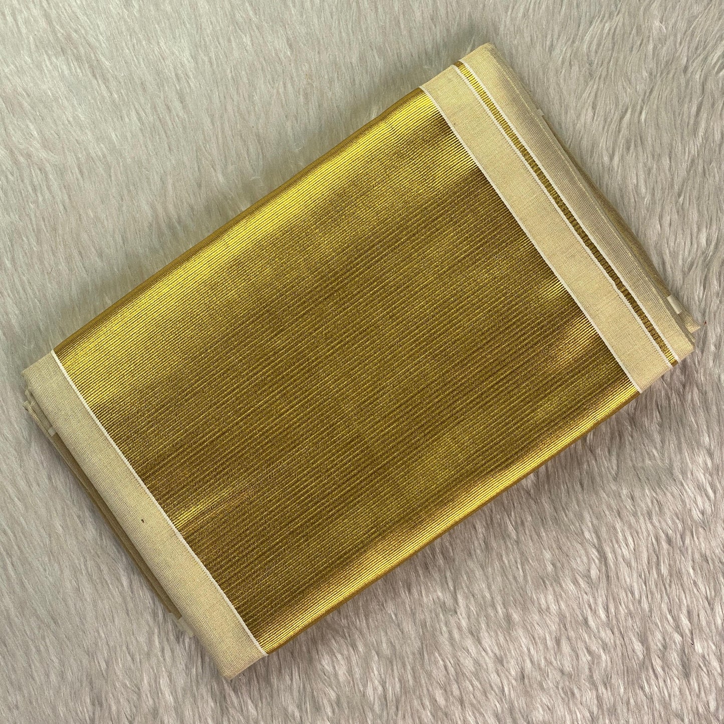 Dhanu Set Saree With Big Golden Kasavu