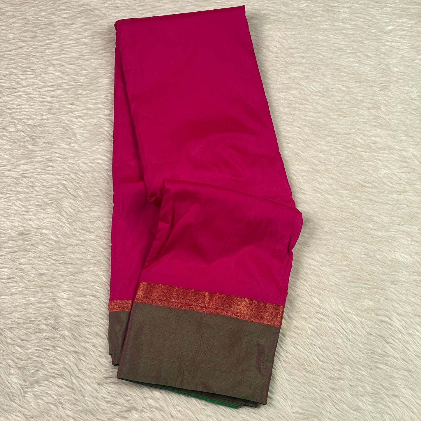 Arani Pattu Semi Silk Saree (Dress Code)