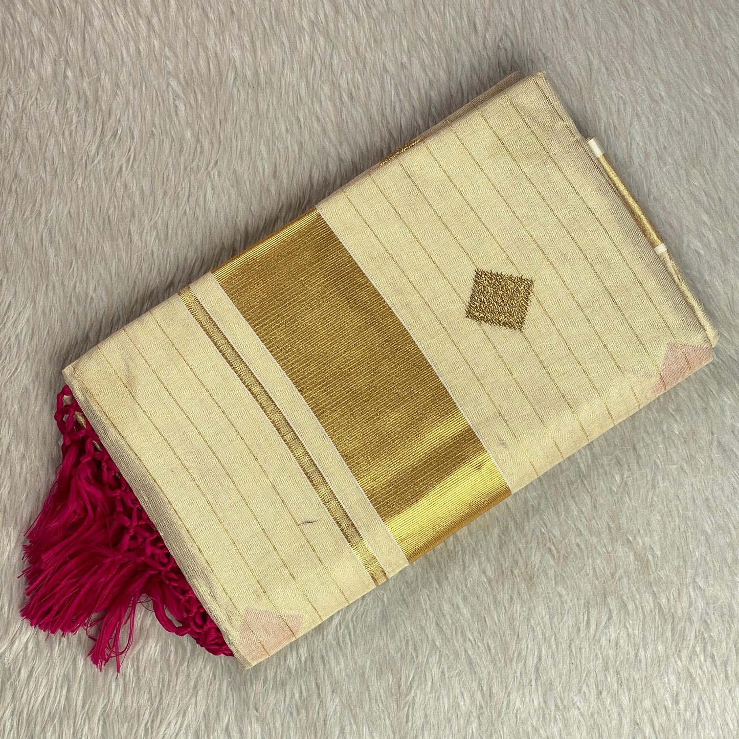 Uthram Kerala Kasavu Saree with Diamond Motifs Pink