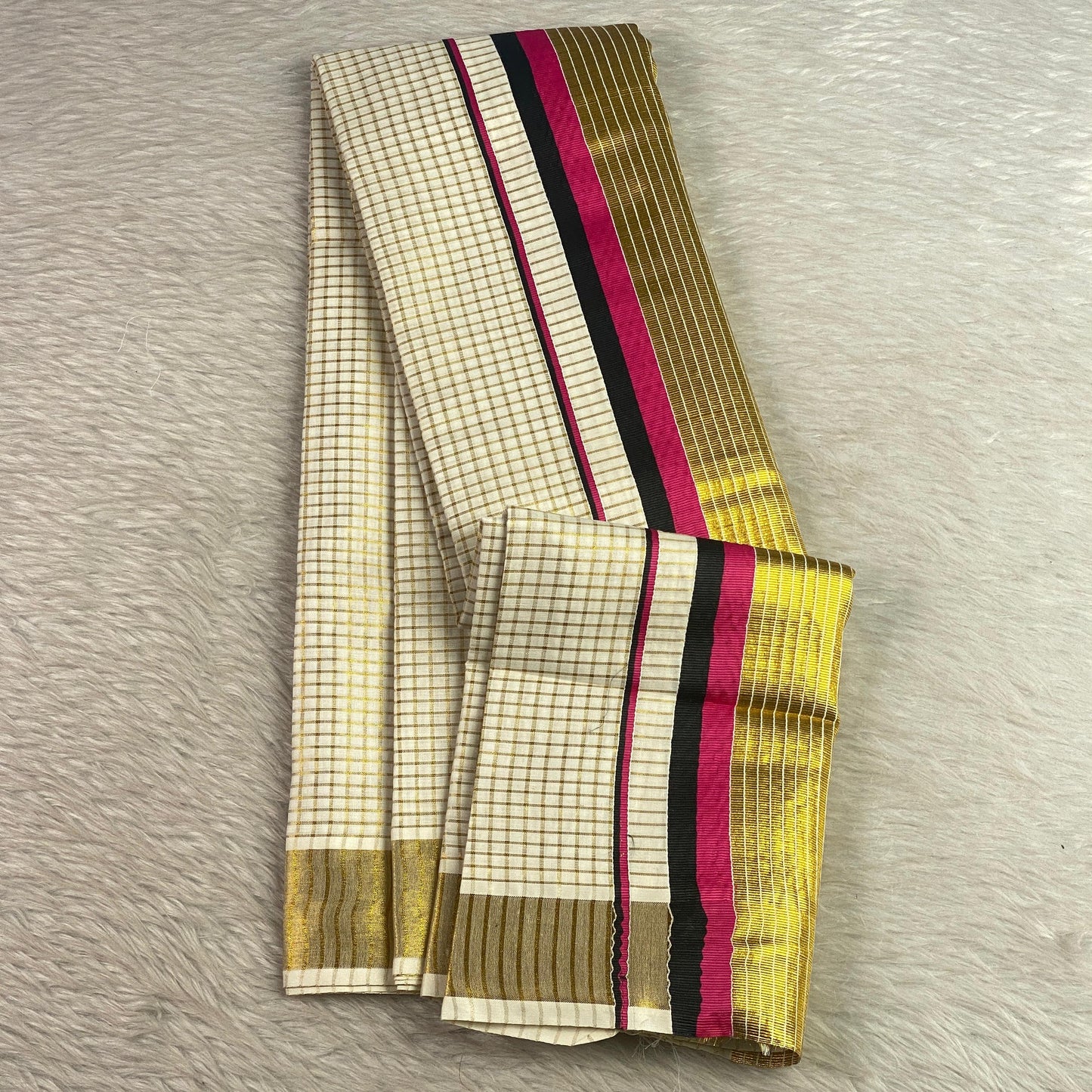 Thiruvonam Pink Border Kerala Kasavu Saree
