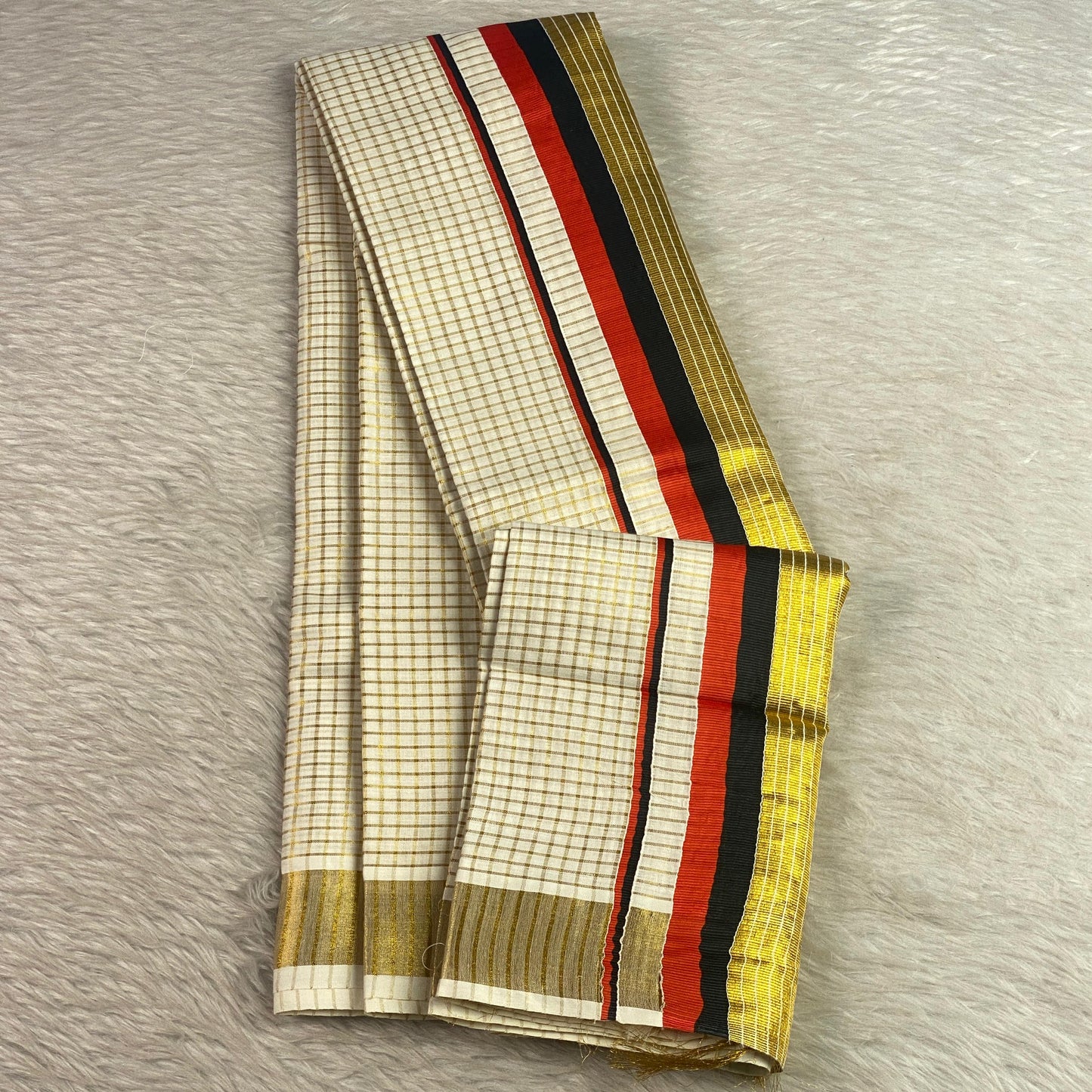 Thiruvonam Red Border Kerala Kasavu Saree