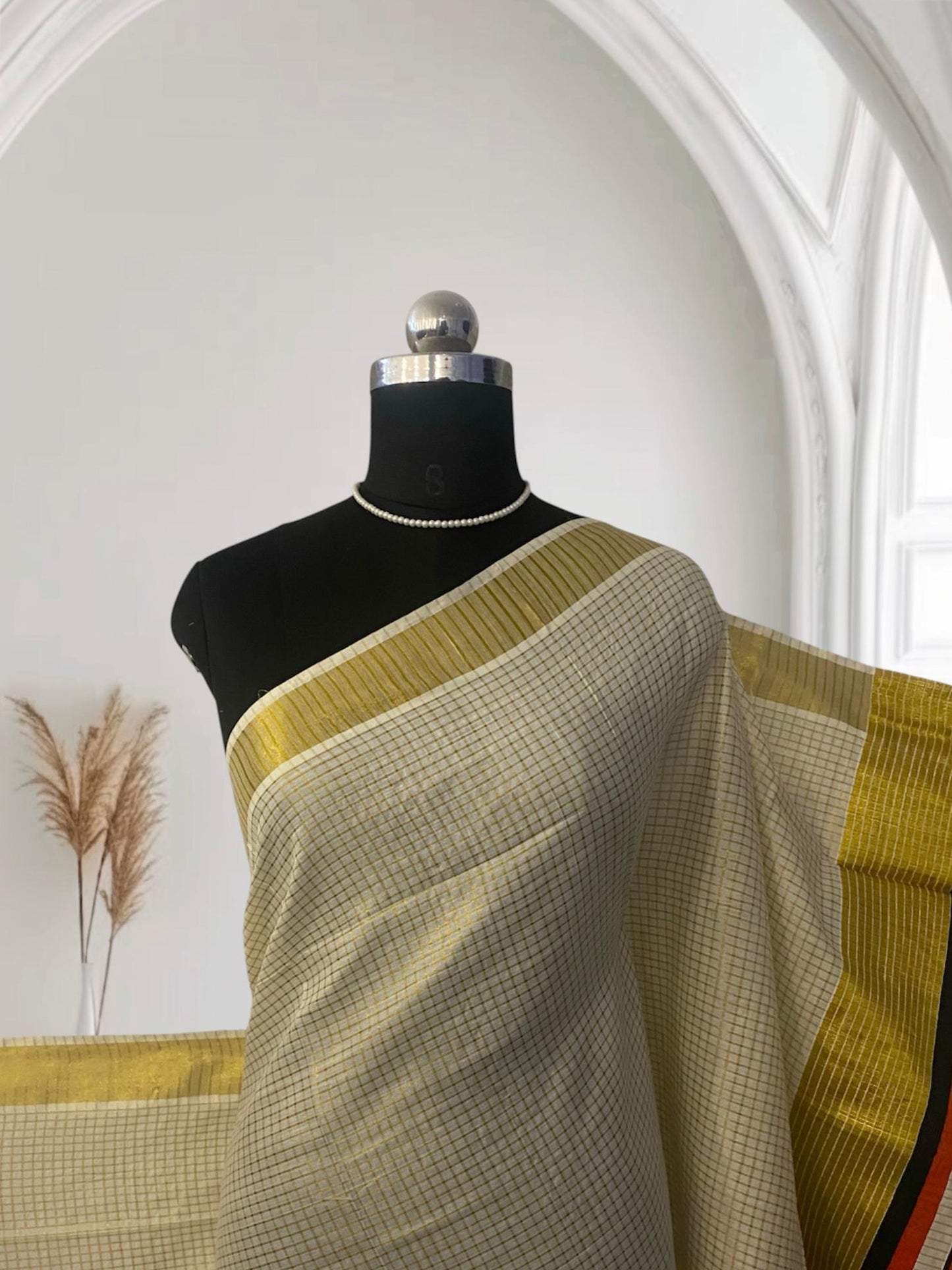 Thiruvonam Red Border Kerala Kasavu Saree