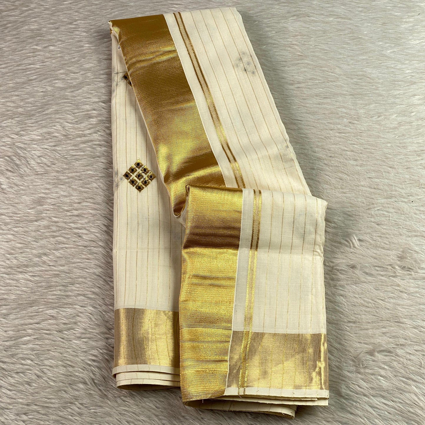 Meenam Maroon Kasavu Saree with line Golden Zari