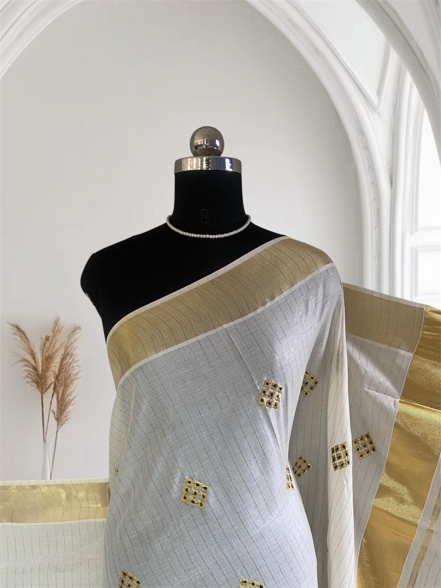 Meenam Maroon Kasavu Saree with line Golden Zari