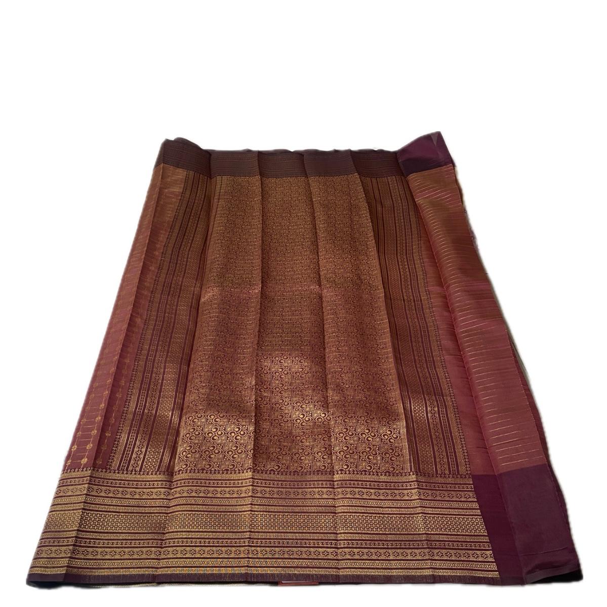 Zayna Brown with  Golden Floral Kasavu