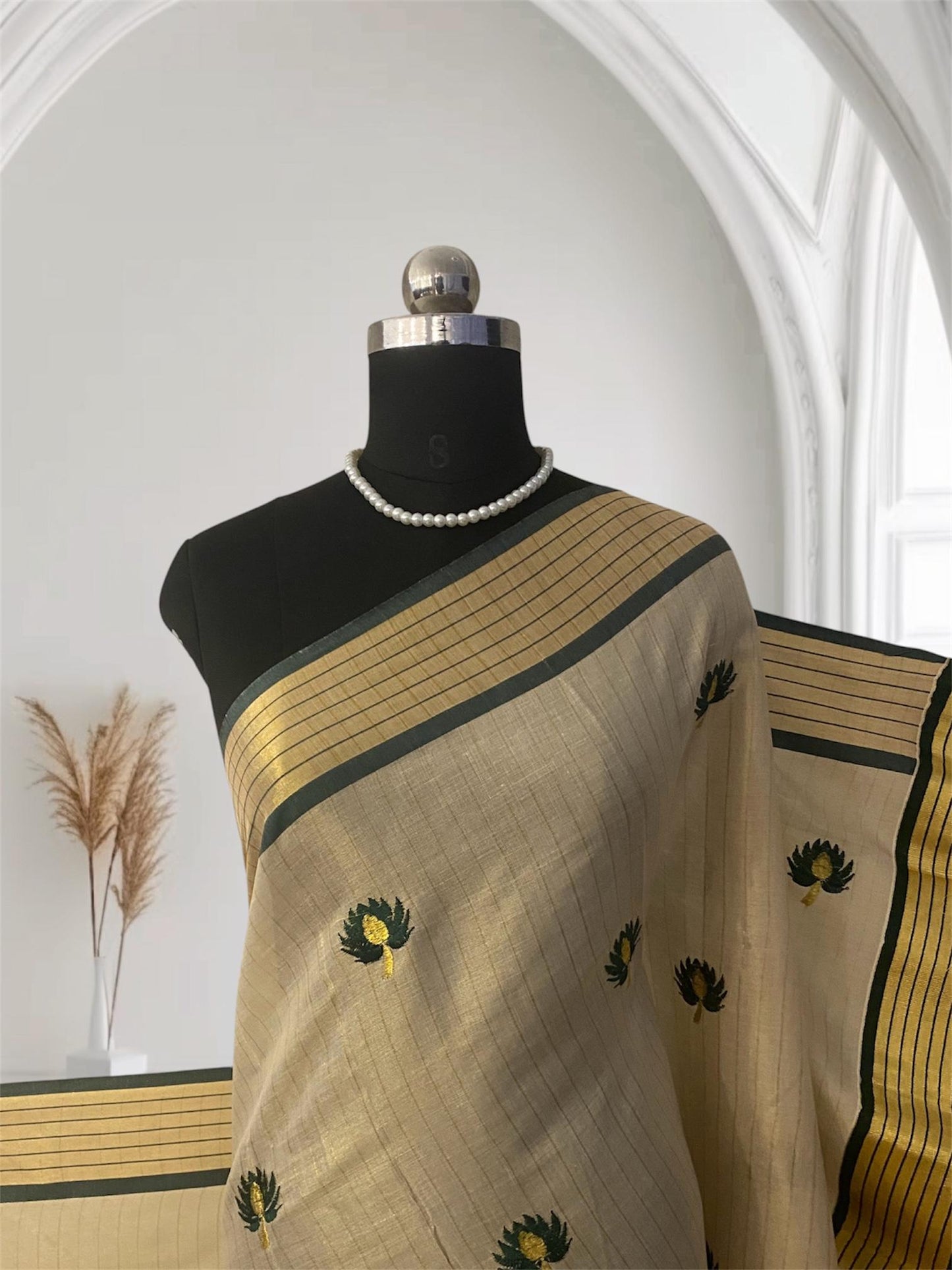 Medam Dark Green  Floral Kasavu Tissue Saree