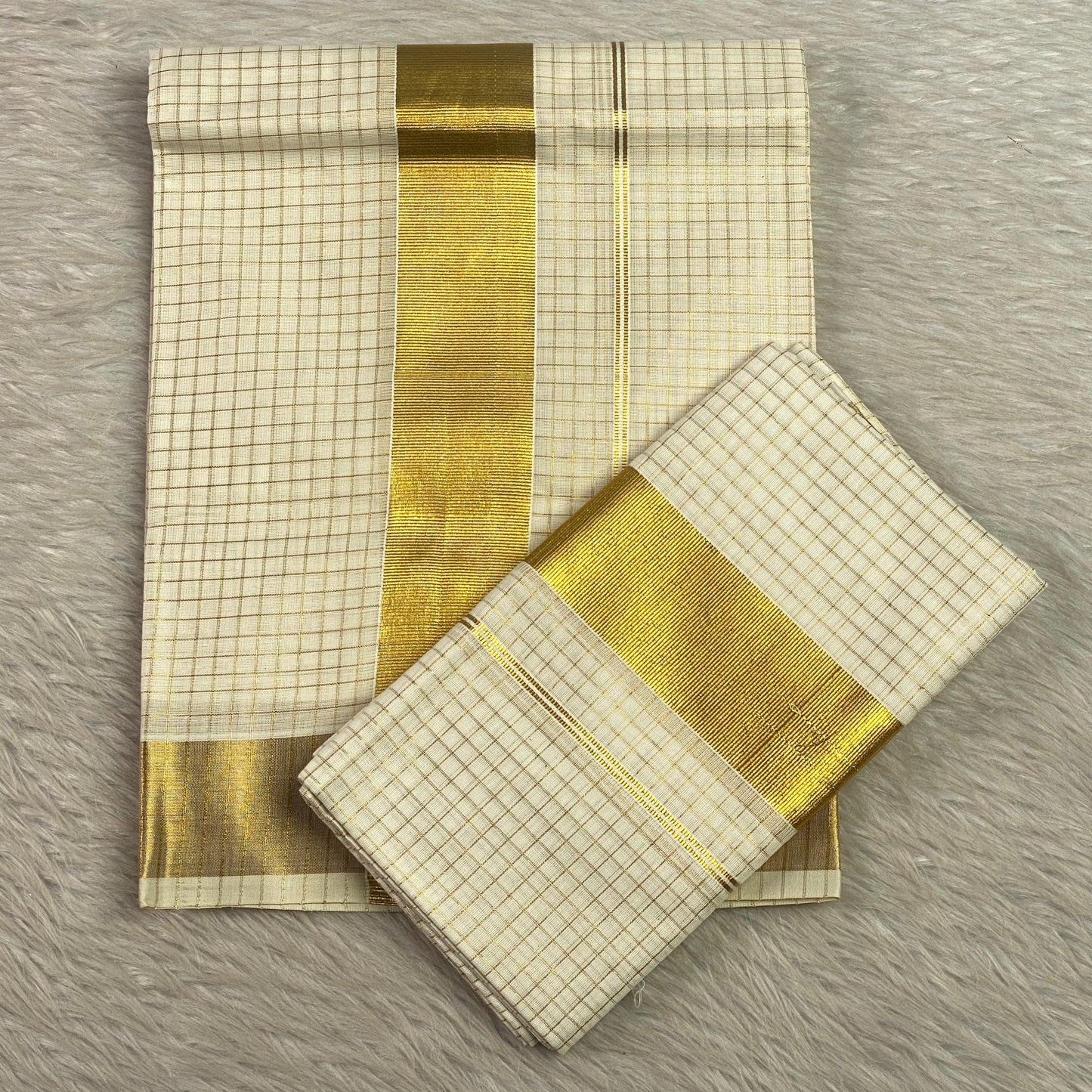 Maaya Classic Golden Checks Kasavu Set Mundu