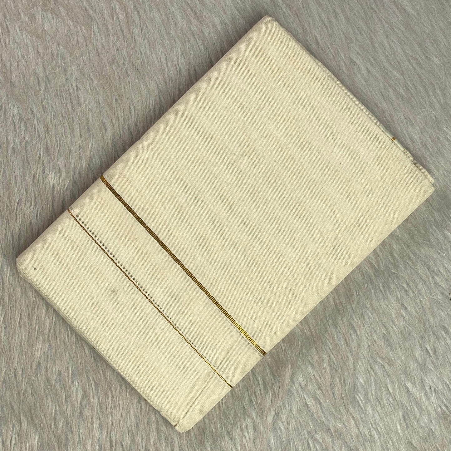 Nilavu Set mund with Thin Golden Border