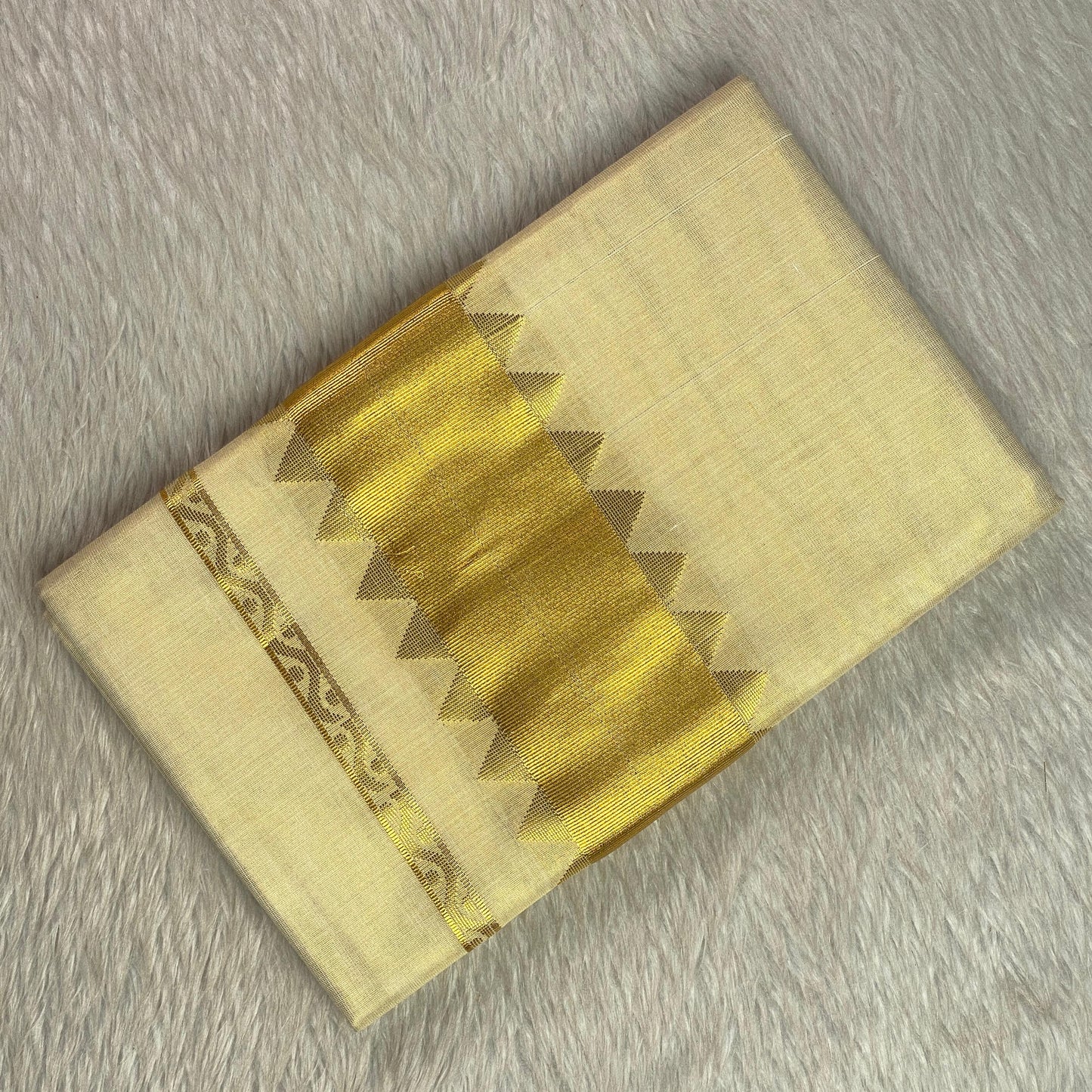 Tejaswini Temple Border Golden Kasavu Saree