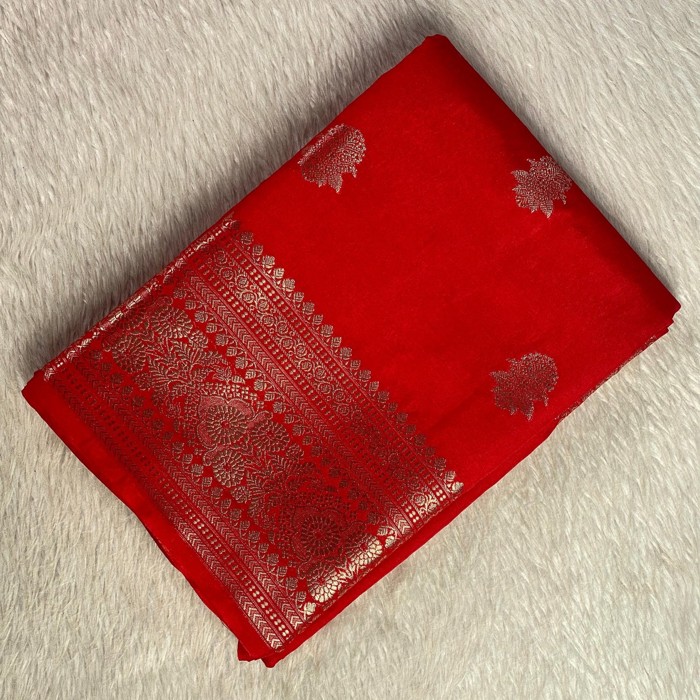 Arathi Golden Floral Banarasi Silk Saree Red