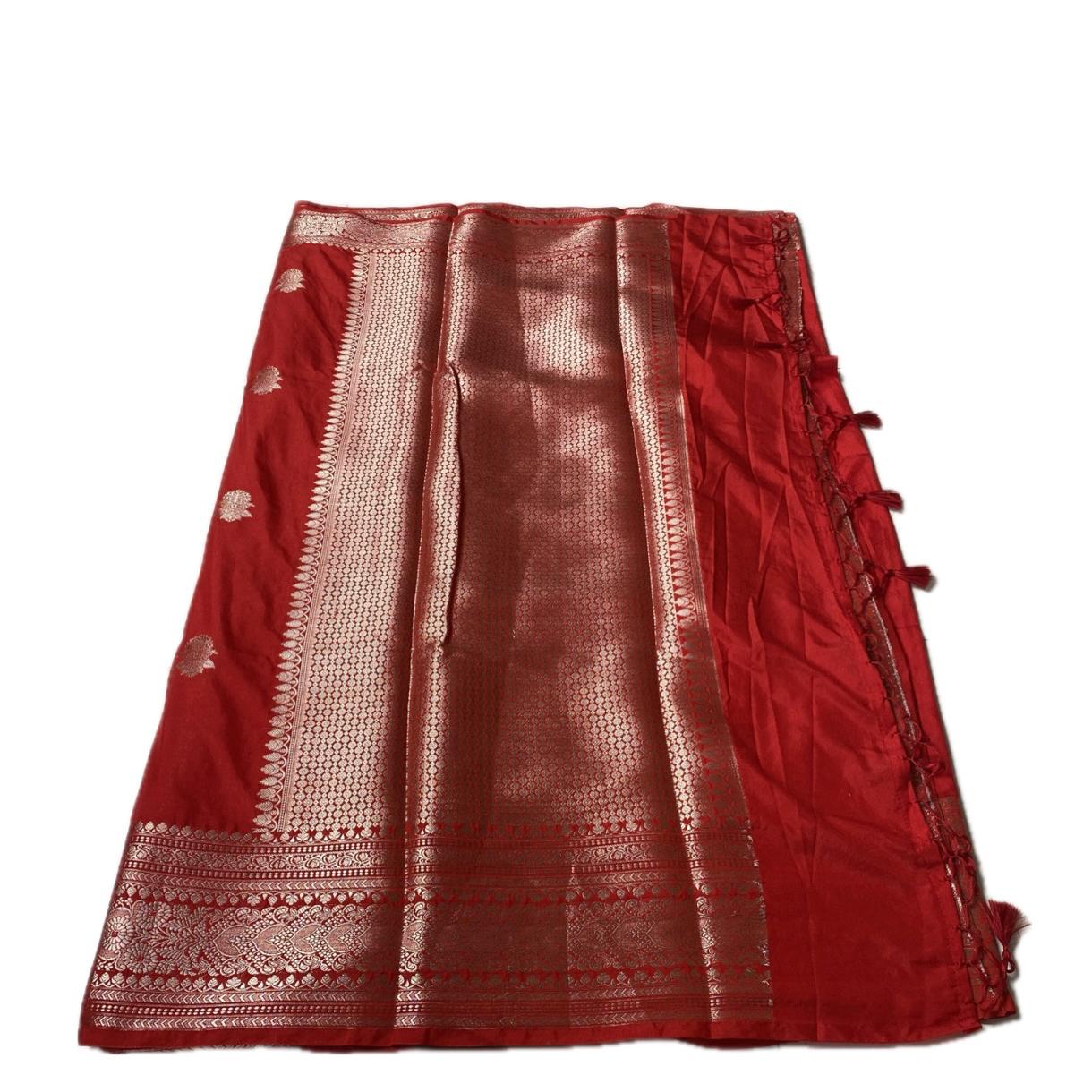 Arathi Golden Floral Banarasi Silk Saree Red