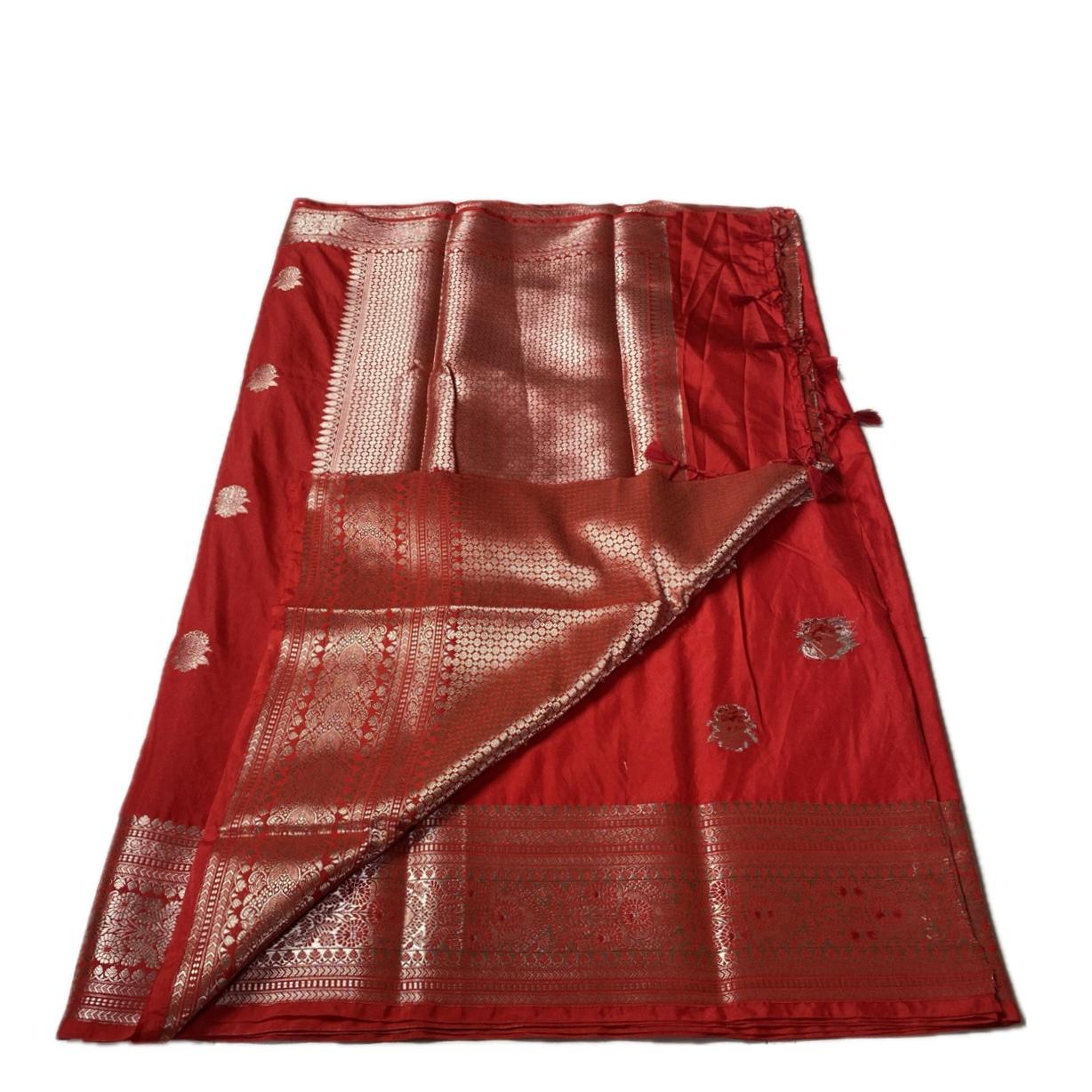 Arathi Golden Floral Banarasi Silk Saree Red