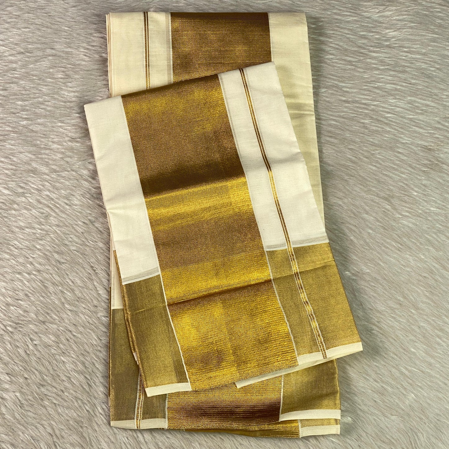 Kerala Cotton Set Mund with large Golden Zari