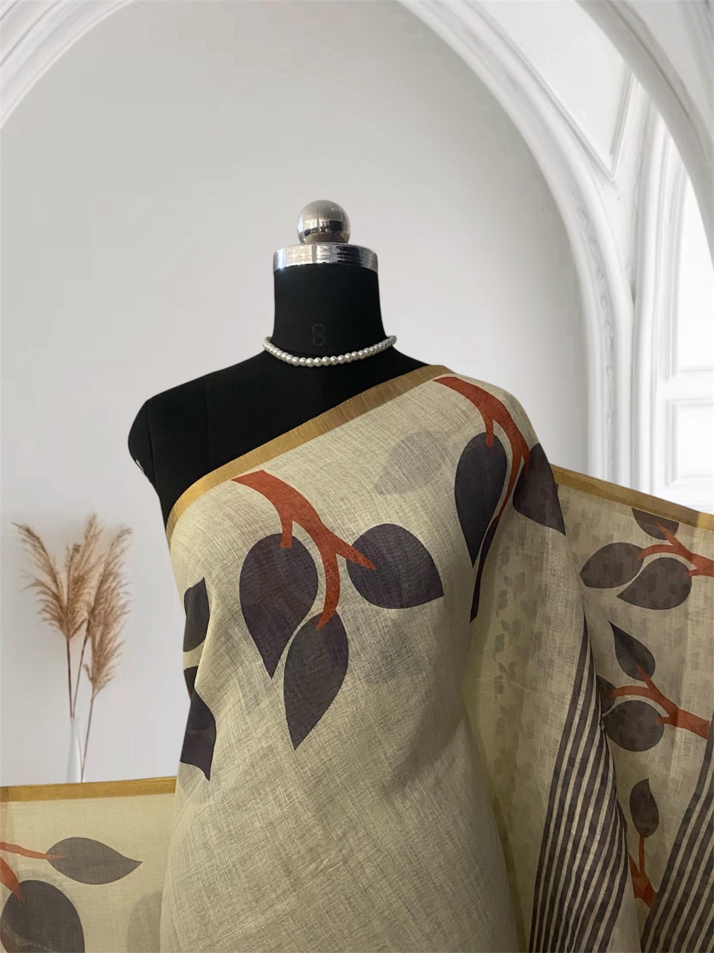 Tharu Leaf patten Semi Linen Saree