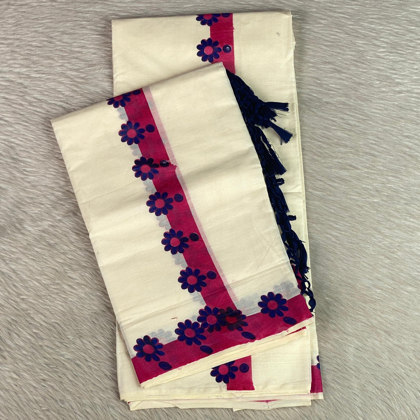Handloom Kasavu Set Mundu – Floral Cutwork Border
