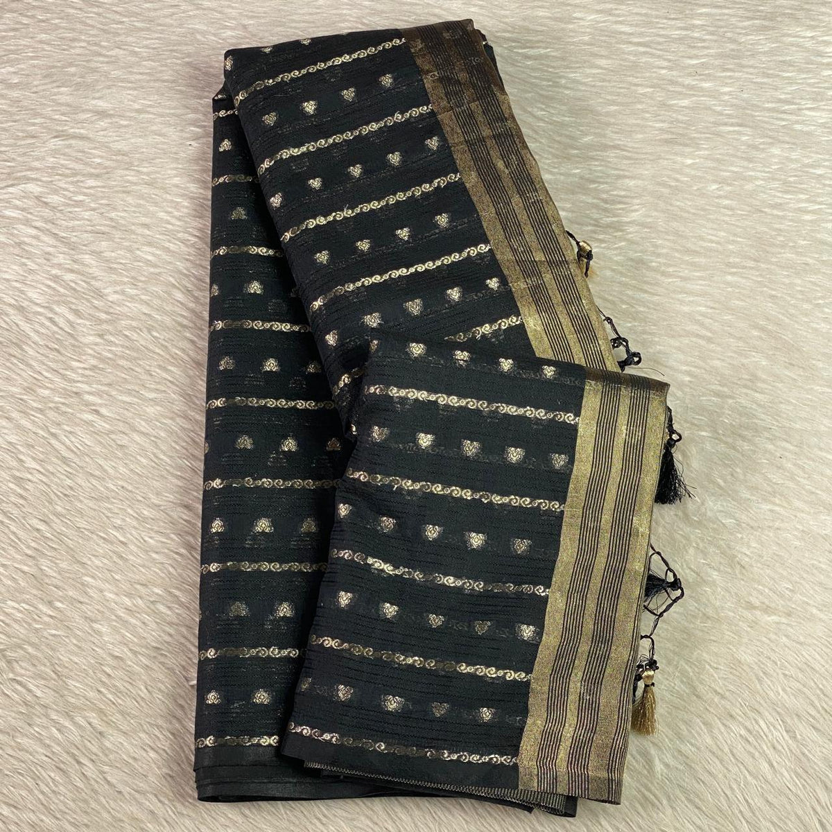 ✨Kannaki Banarasi Silk Golden Butti Saree Black ✨
