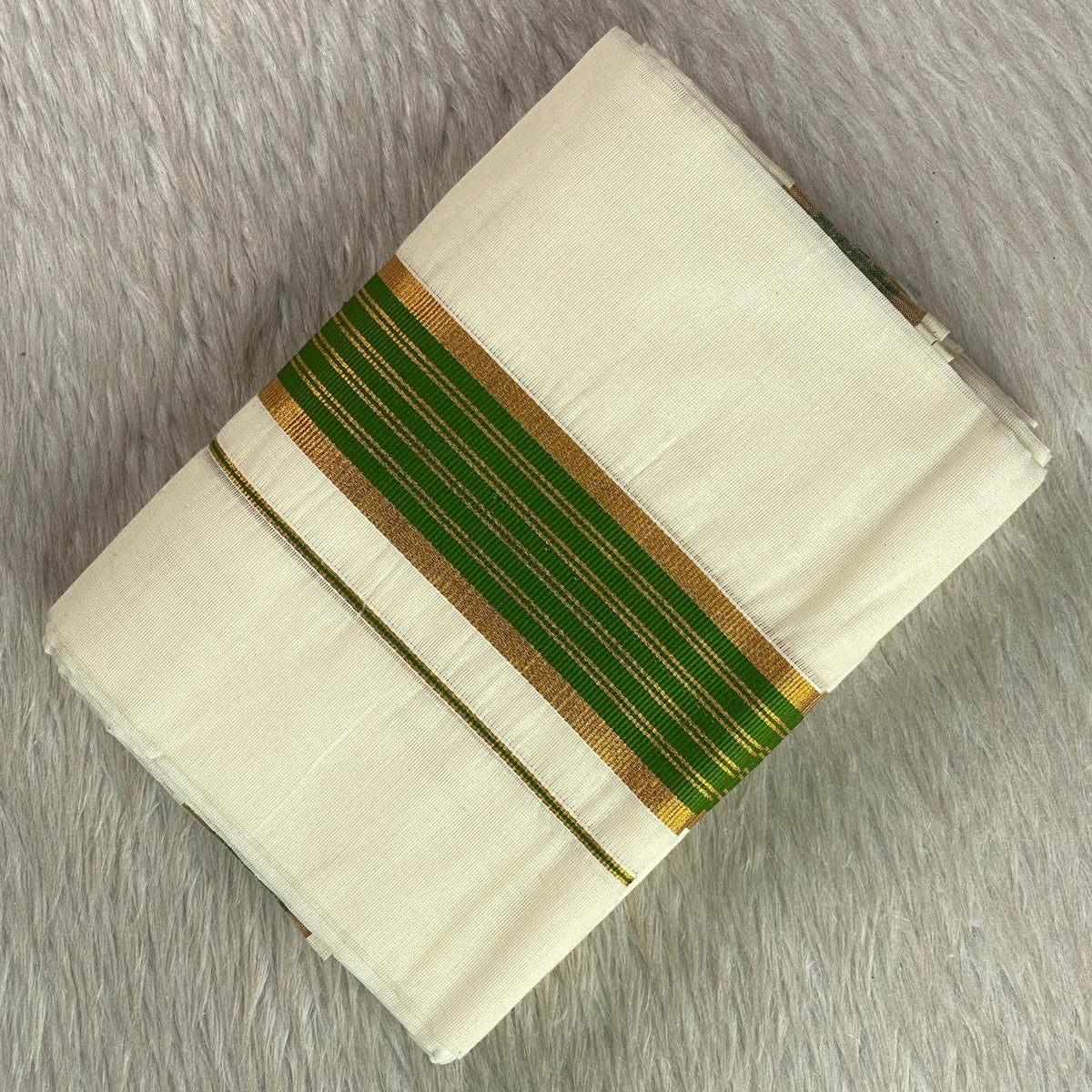 Kashi Kerala Kasavu Mundu with Green &and Golden Zari Border. 🌿✨