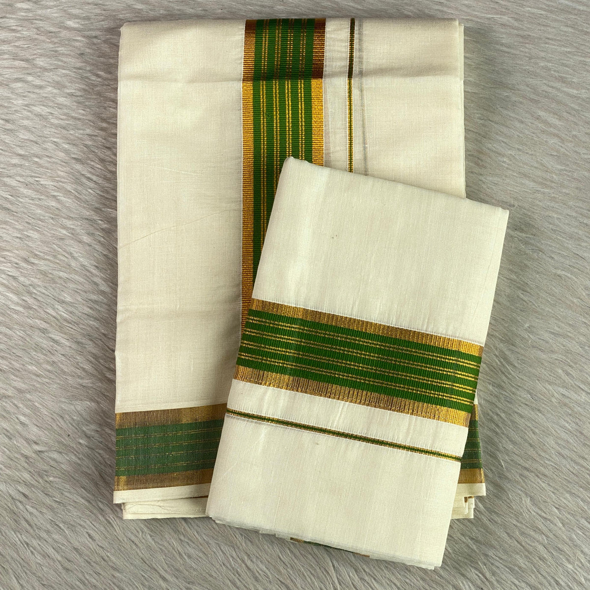 Kashi Kerala Kasavu Mundu with Green &and Golden Zari Border. 🌿✨