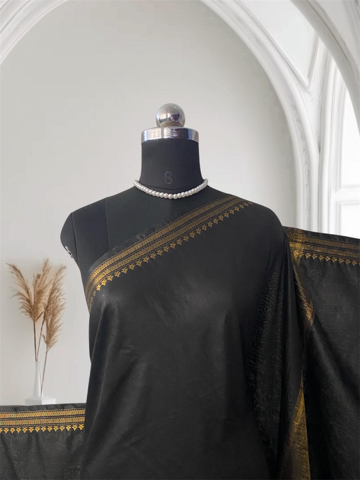 Anuradha Viscose Matka Saree in Black