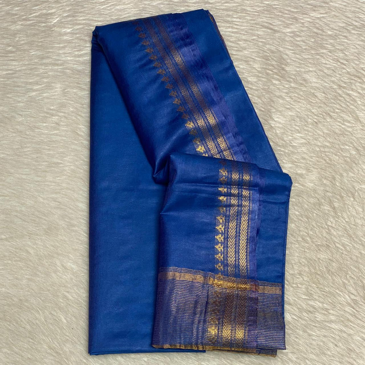 Anuradha Viscose Matka Saree in Blue