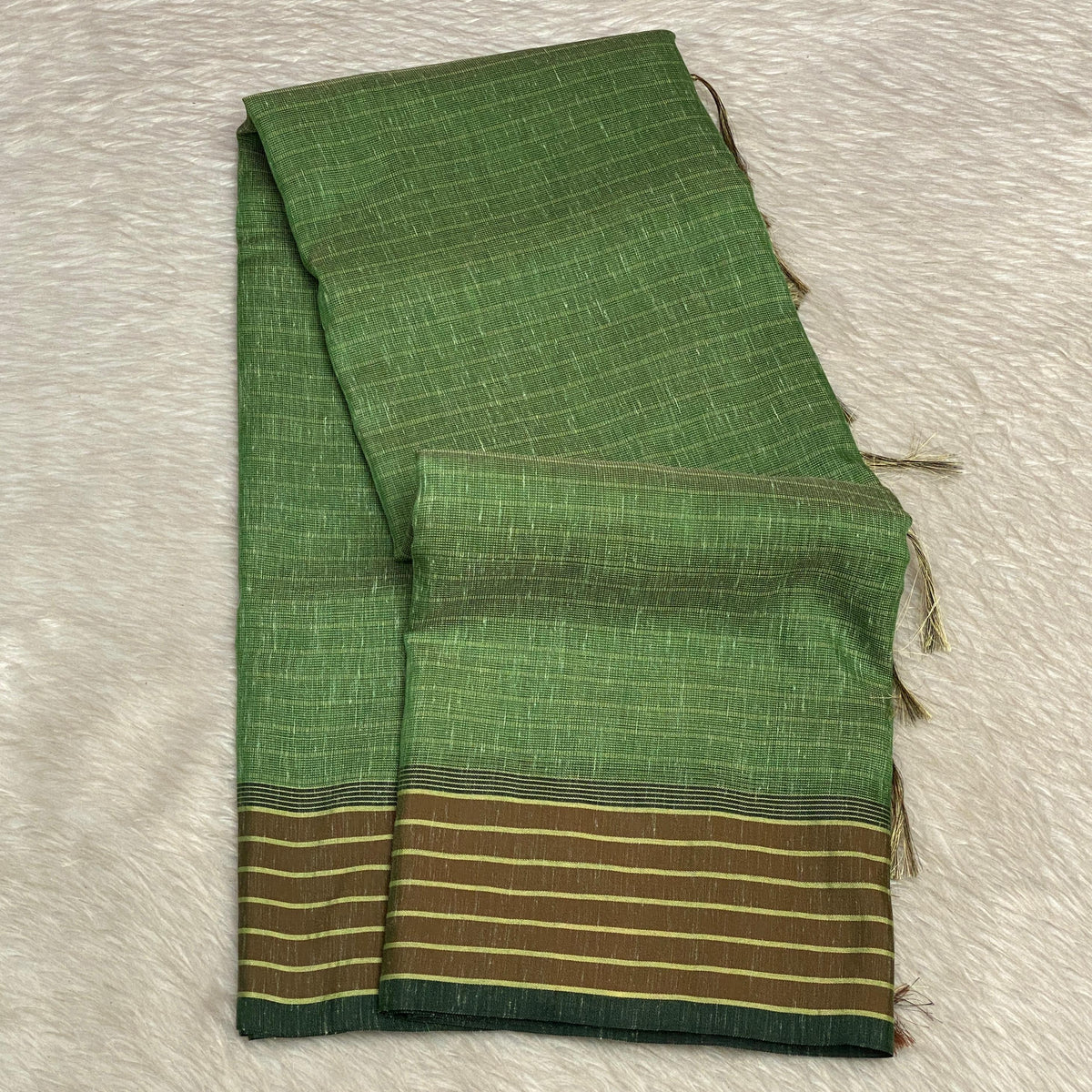 Classic Linen Saree - Green with Aesthetic Border