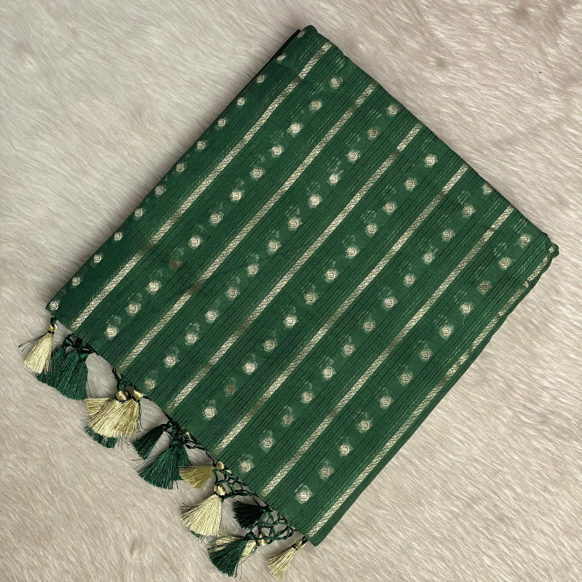 ✨Kannaki Banarasi Silk Golden Butti Saree Green✨