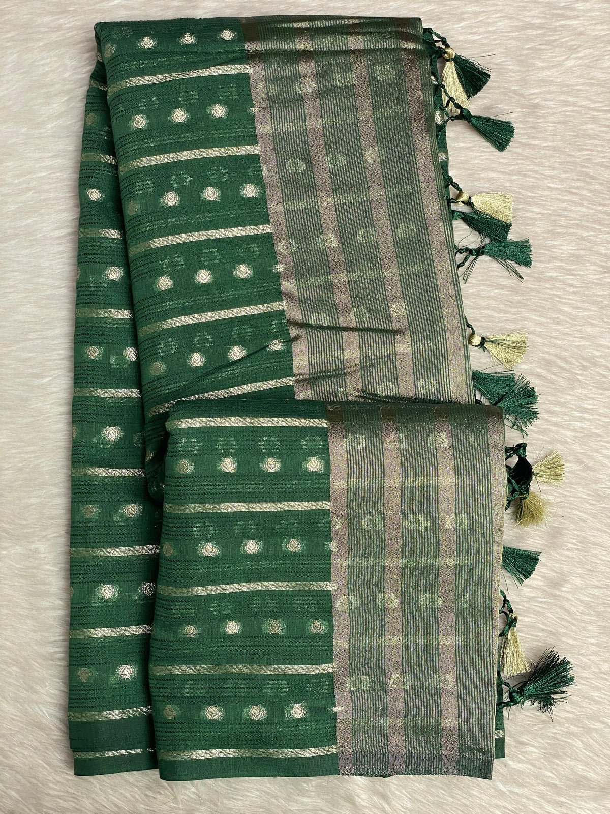 ✨Kannaki Banarasi Silk Golden Butti Saree Green✨