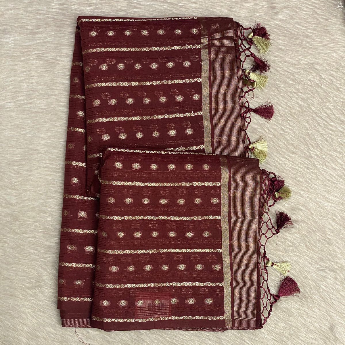 ✨Kannaki Banarasi Silk Golden Butti Saree Maroon✨