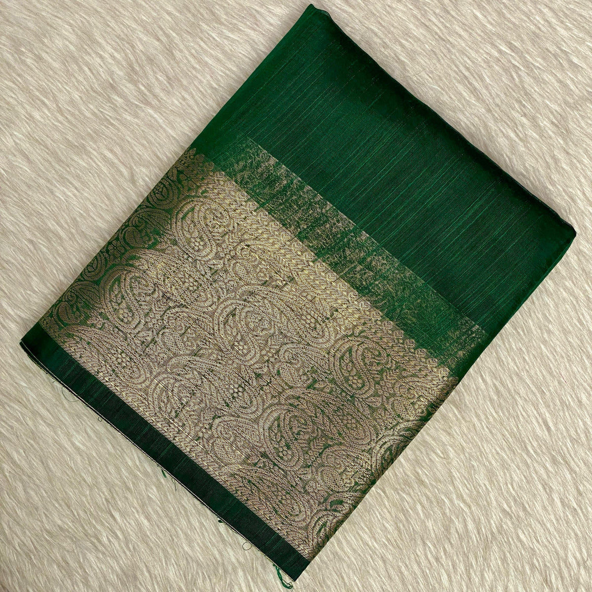 Ankitha Semi Linen Saree in Green