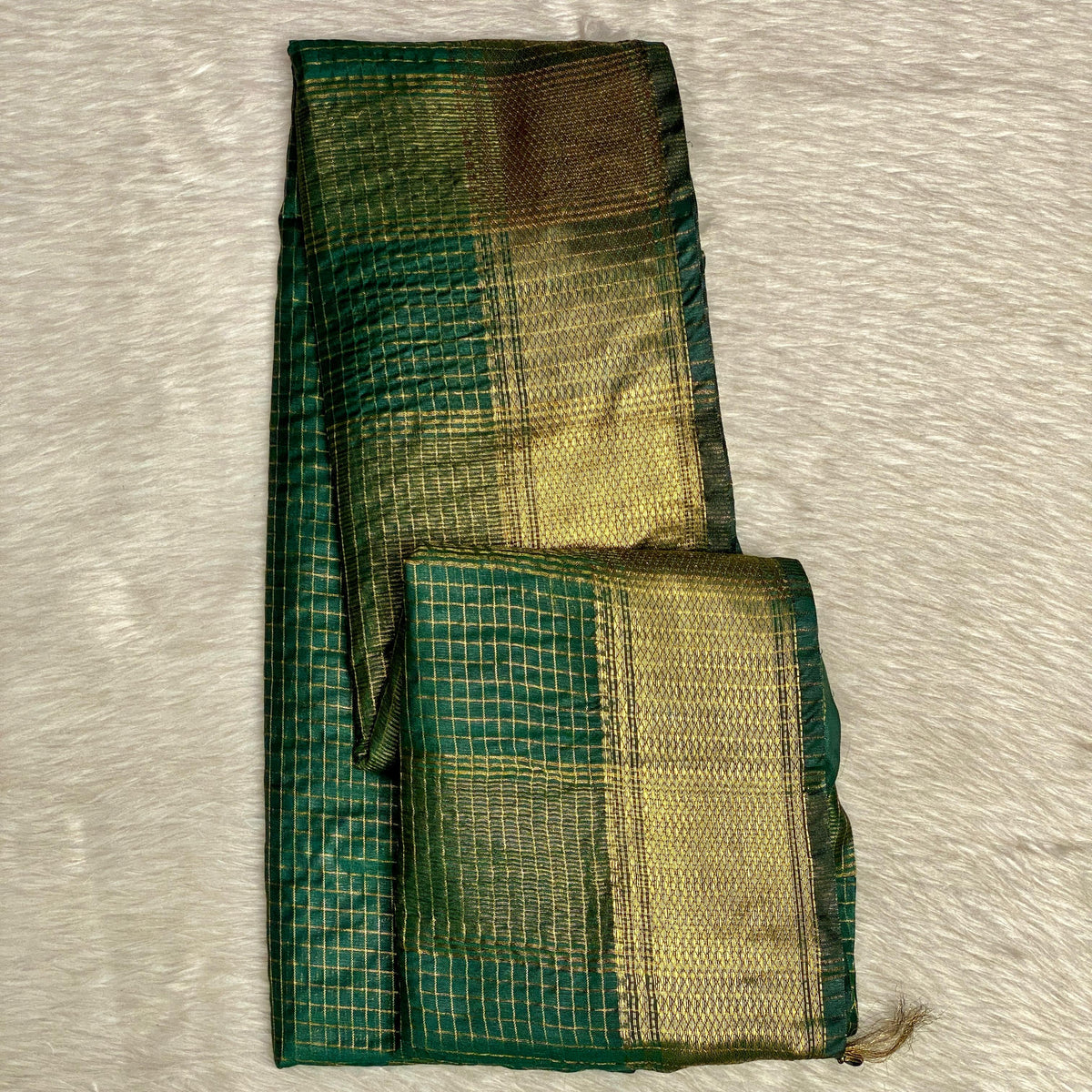 Vyshali Linen Jute Saree in Green Checks