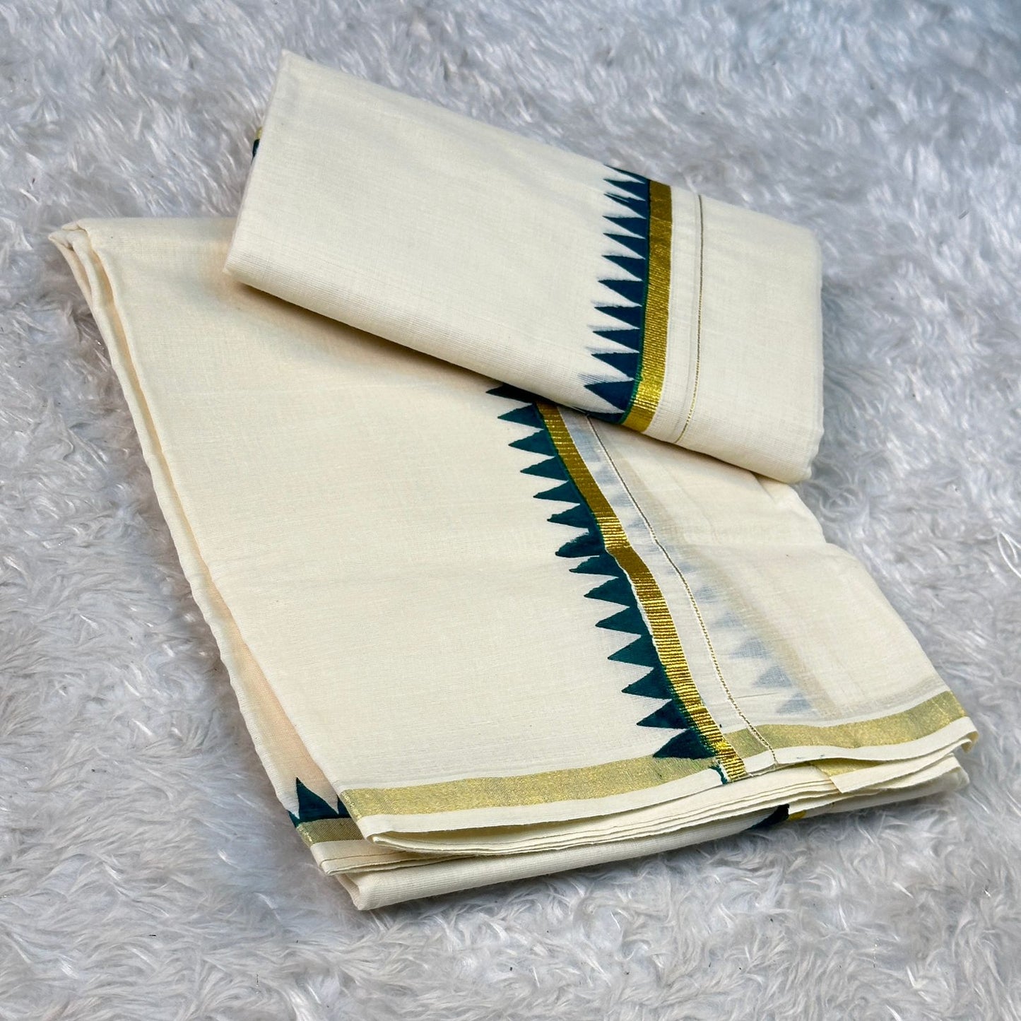 Puliyilakkara Set Mundu with Triangle Pattern