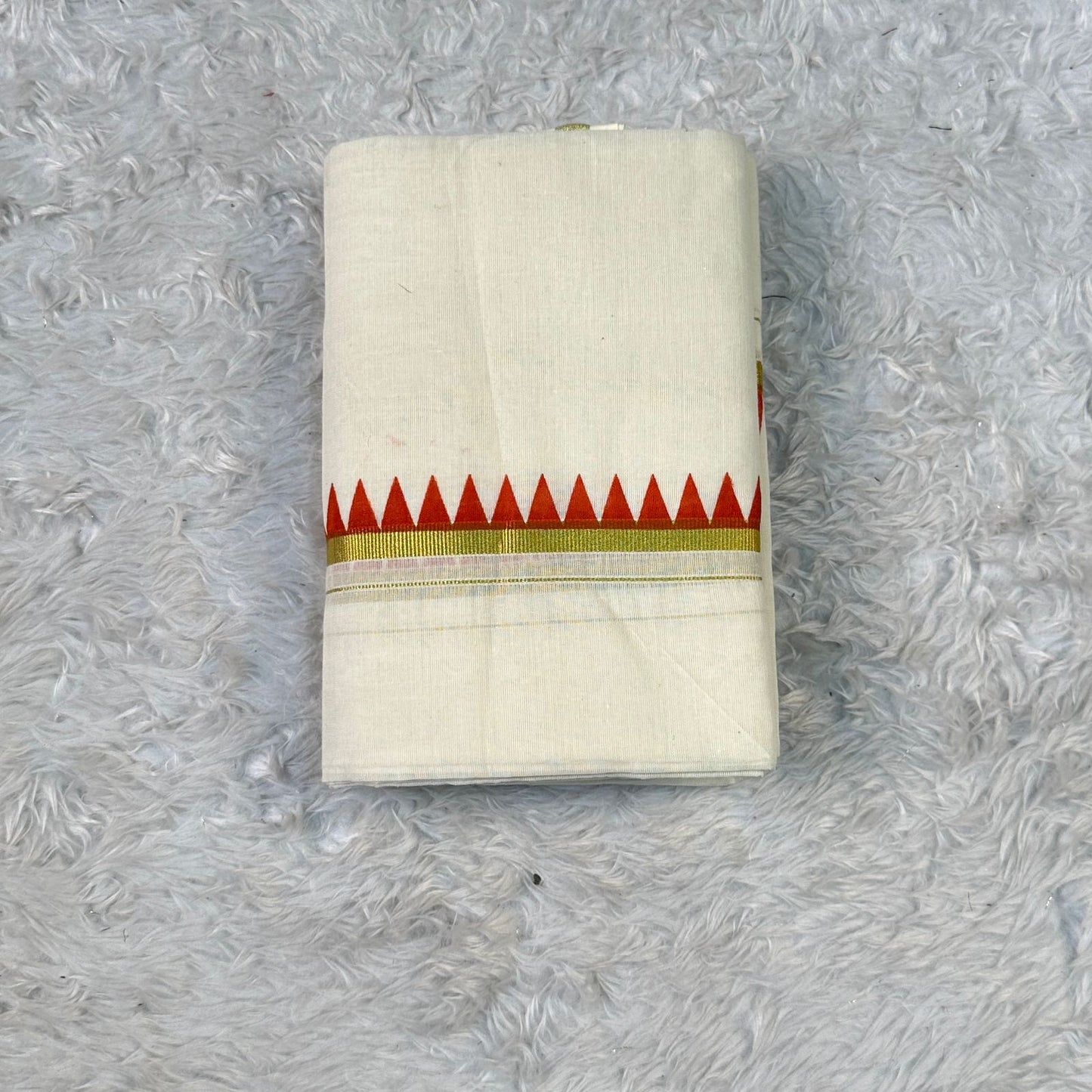 Puliyilakkara Set Mundu with Triangle Pattern